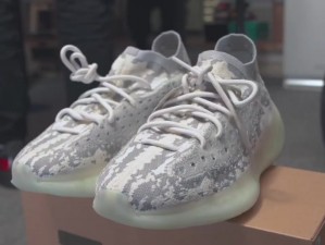 yeezy380 蜜桃粉和白色，独特配色打造夏日清新感